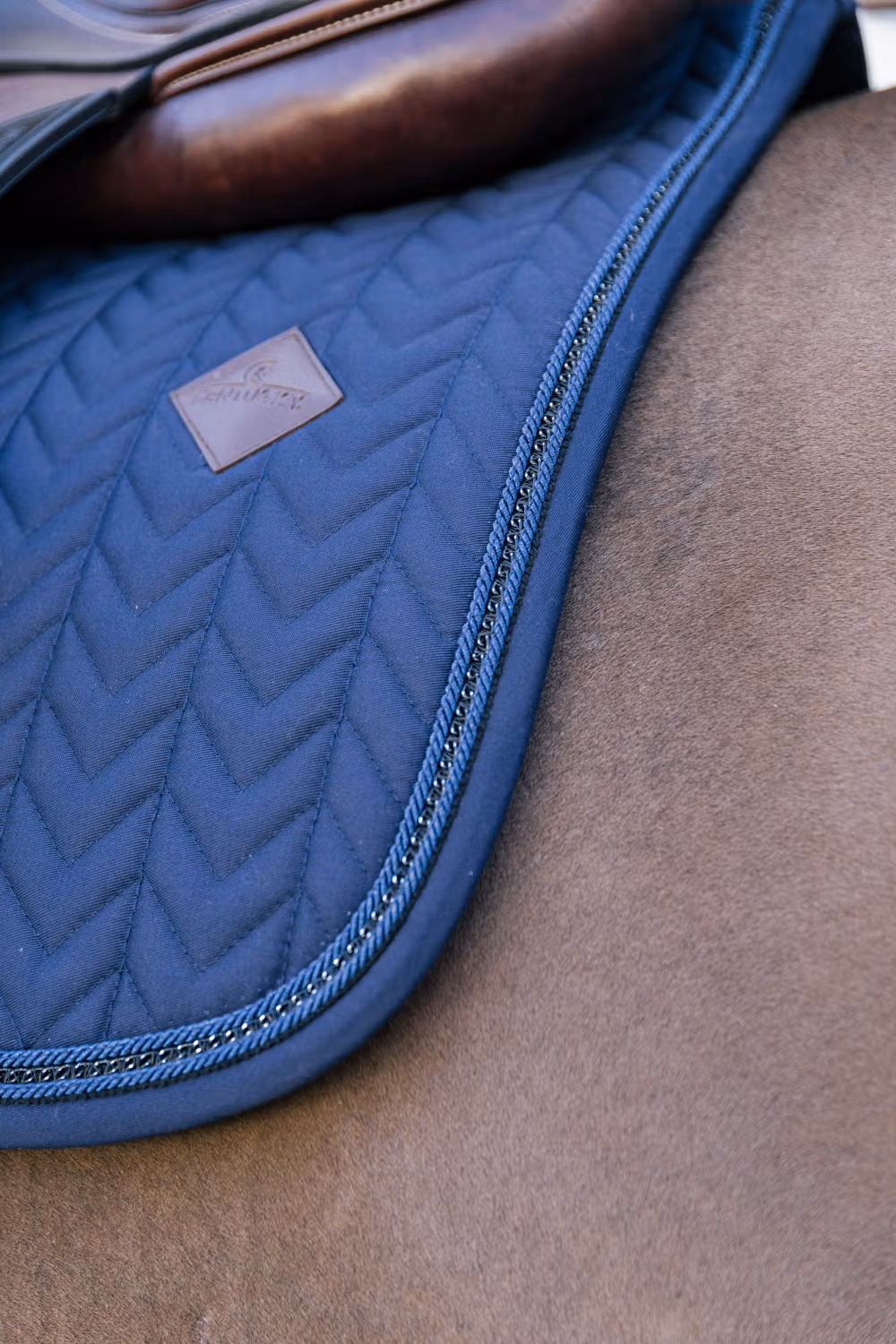 Saddle Pad with metal chain show jumping navy