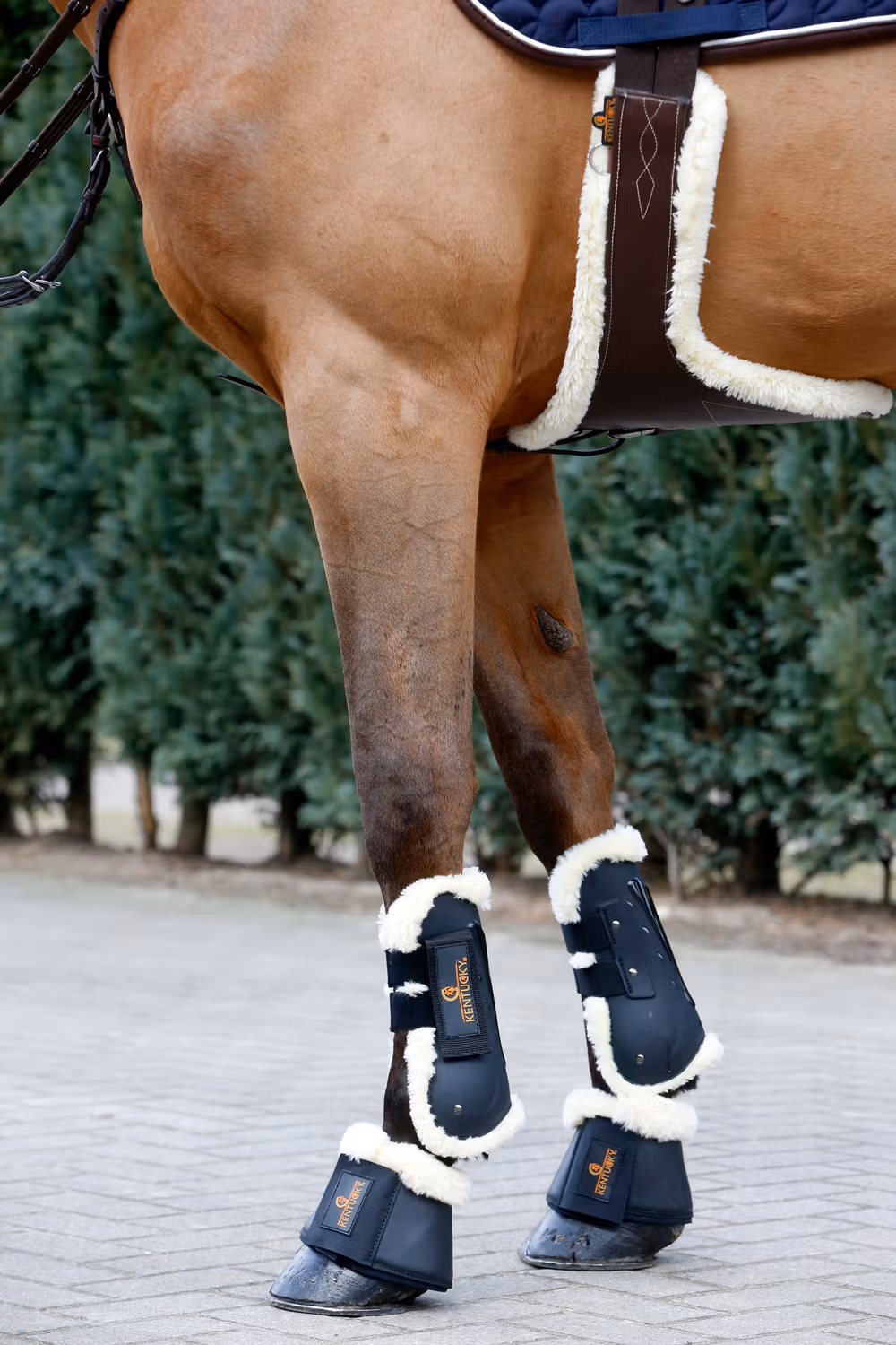 Sheepskin stud girth cover 135 cm
