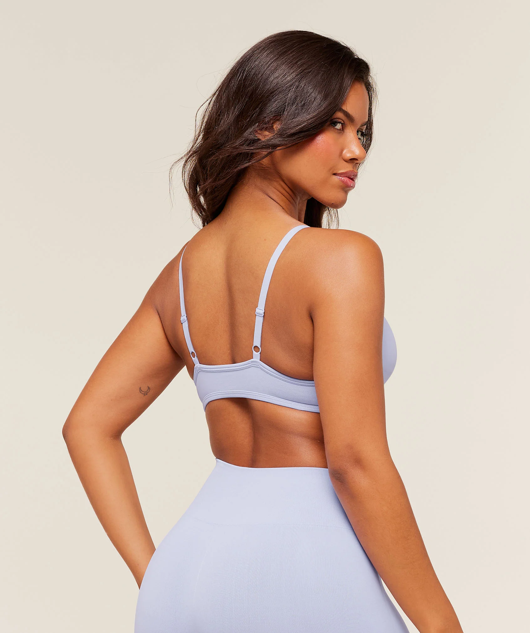 Soft Sculpt V-neck Sports Bra