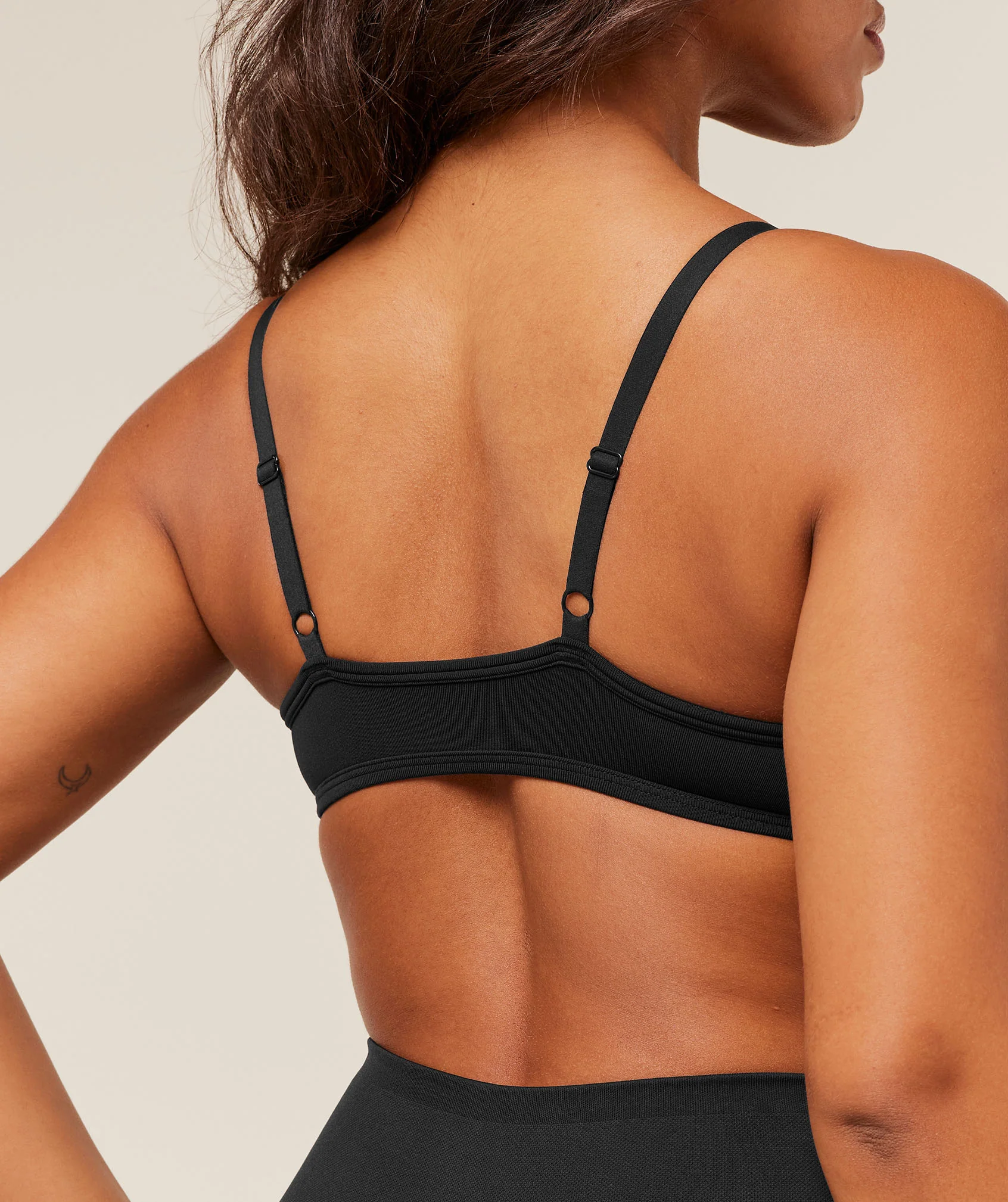 Soft Sculpt V-neck Sports Bra