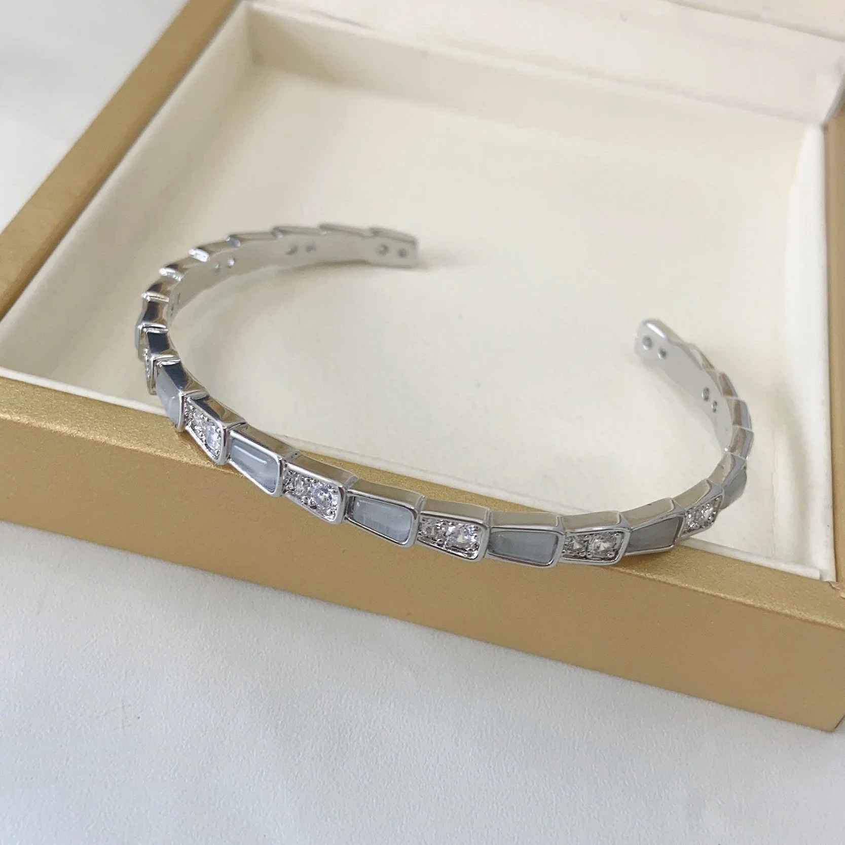 Cat's eye slub bracelet