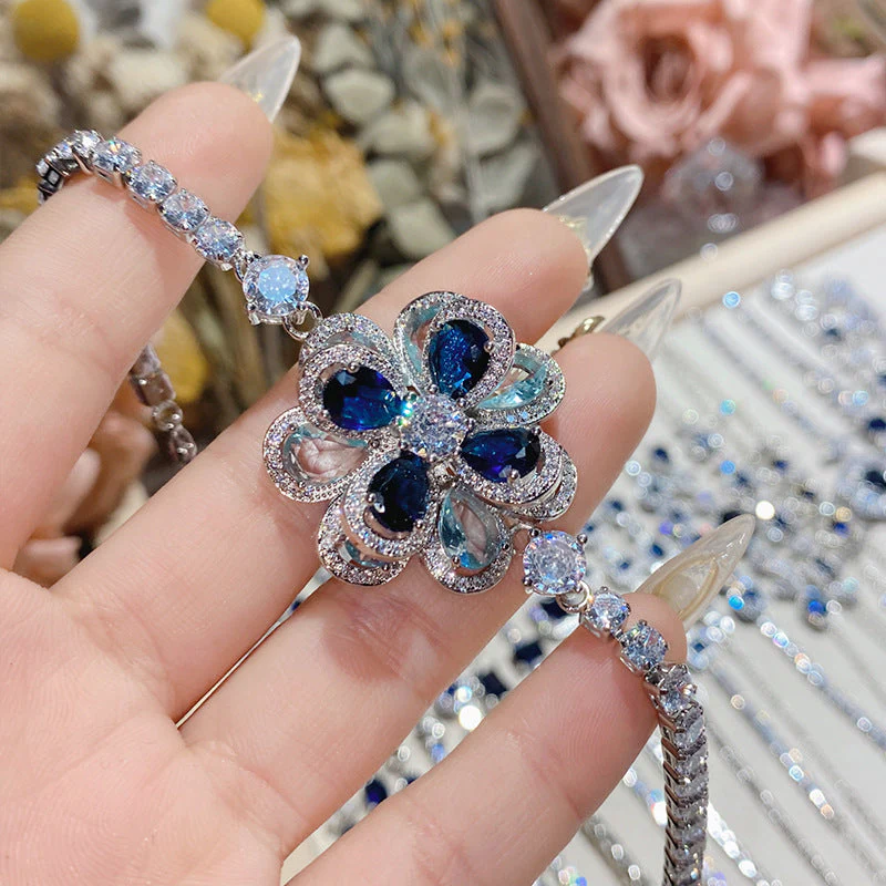 18K micro-inlaid diamond-encrusted colorful Tanzanian blue bracelet.