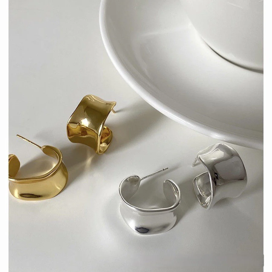 Irregular wide surface C-shaped smooth surface S925 silver needle earrings