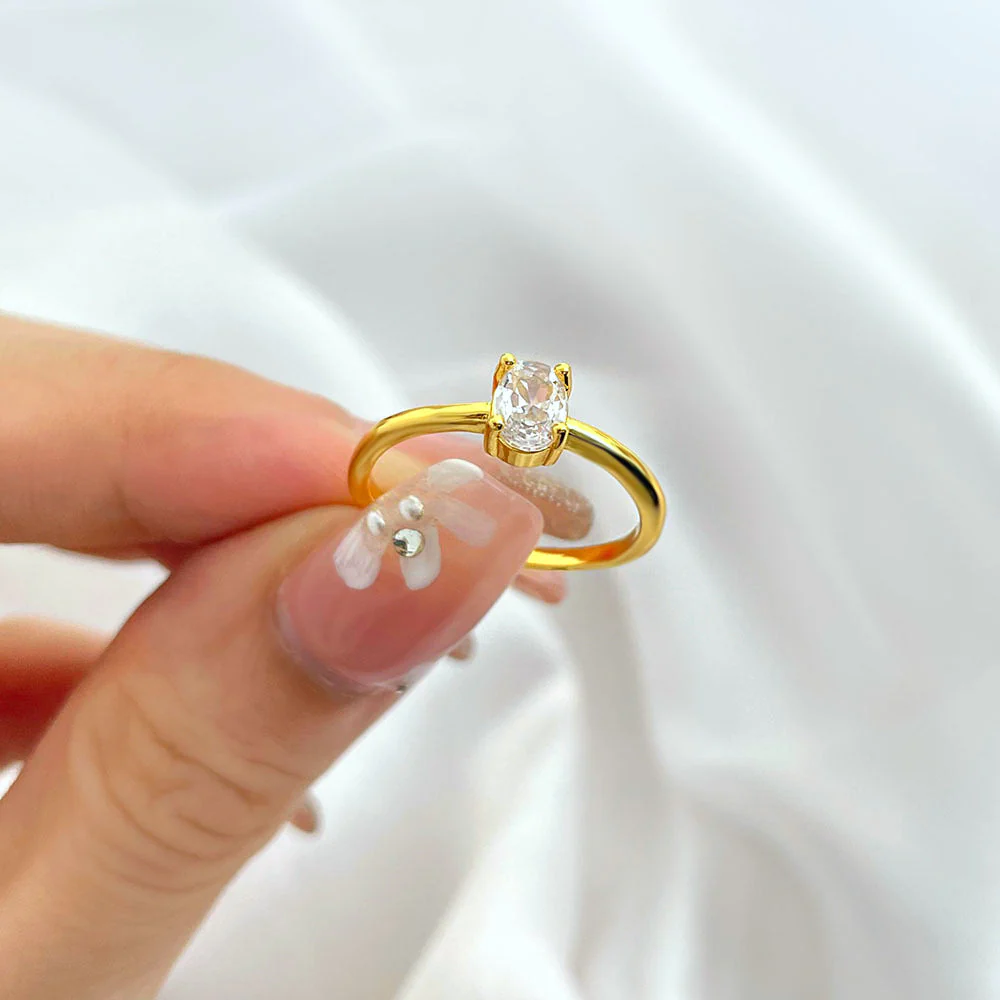 Stainless steel ring color zircon electroplating 18K gold.