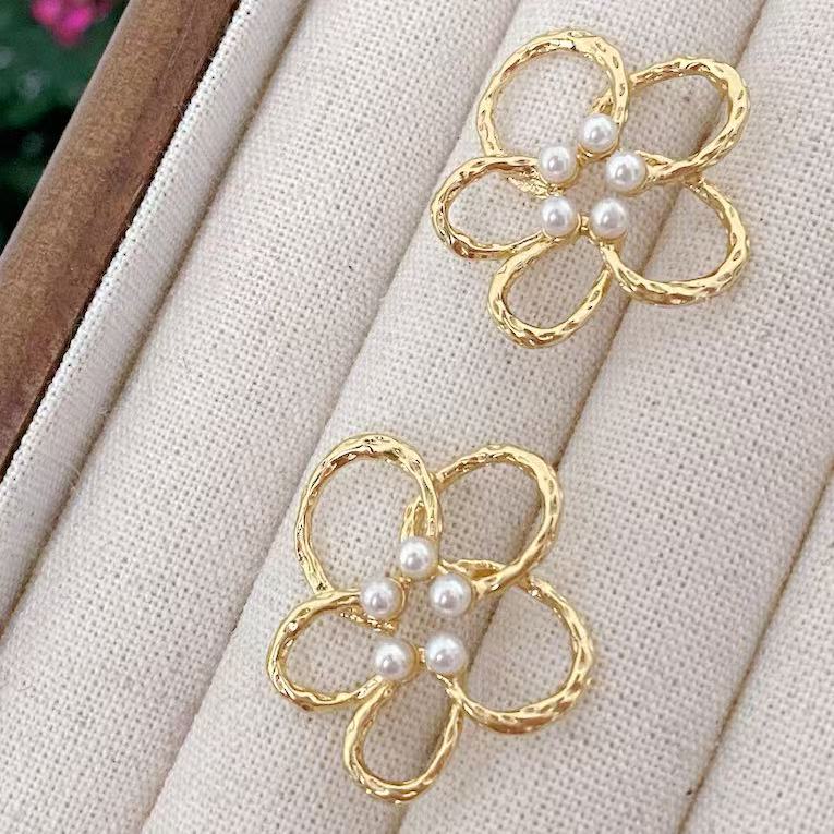 Hollow-out Flower Earrings Gold-plated Copper based