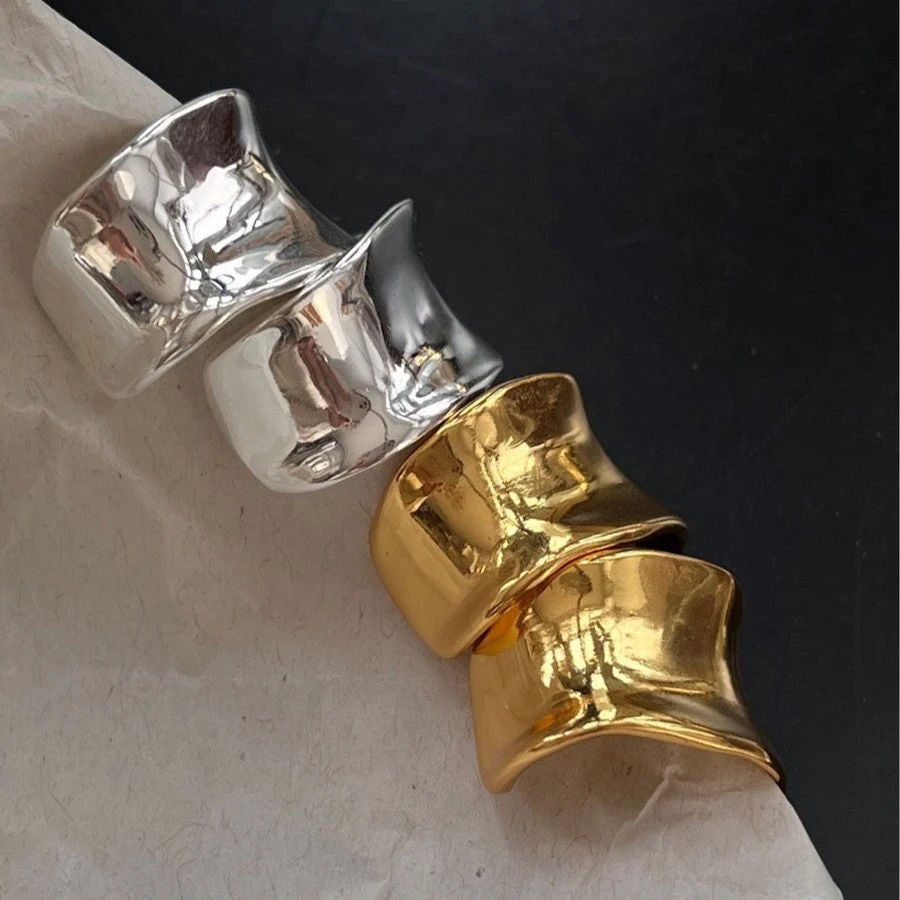 Irregular wide surface C-shaped smooth surface S925 silver needle earrings