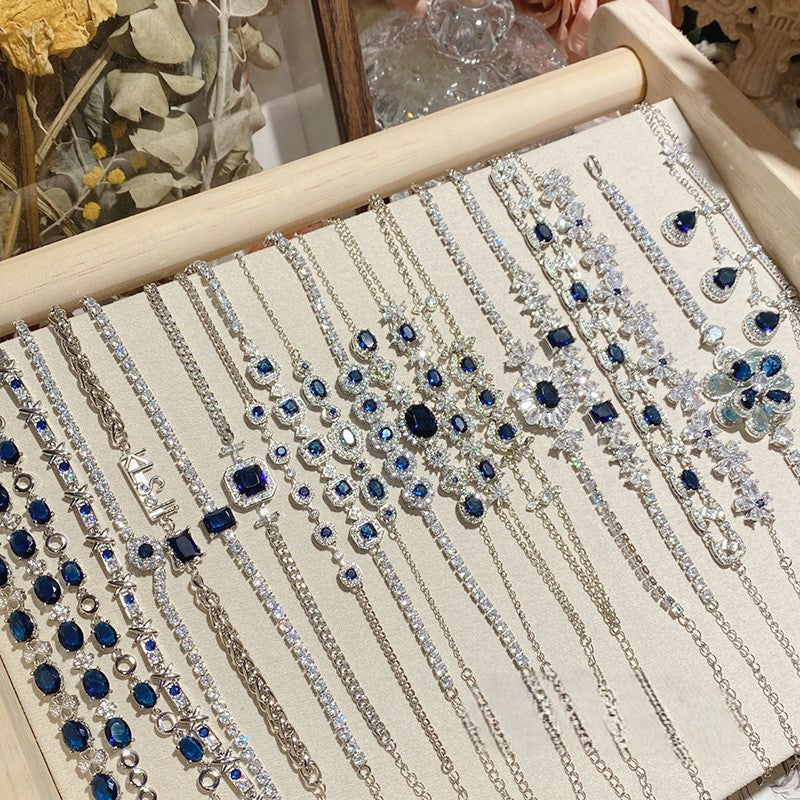 18K micro-inlaid diamond-encrusted colorful Tanzanian blue bracelet.