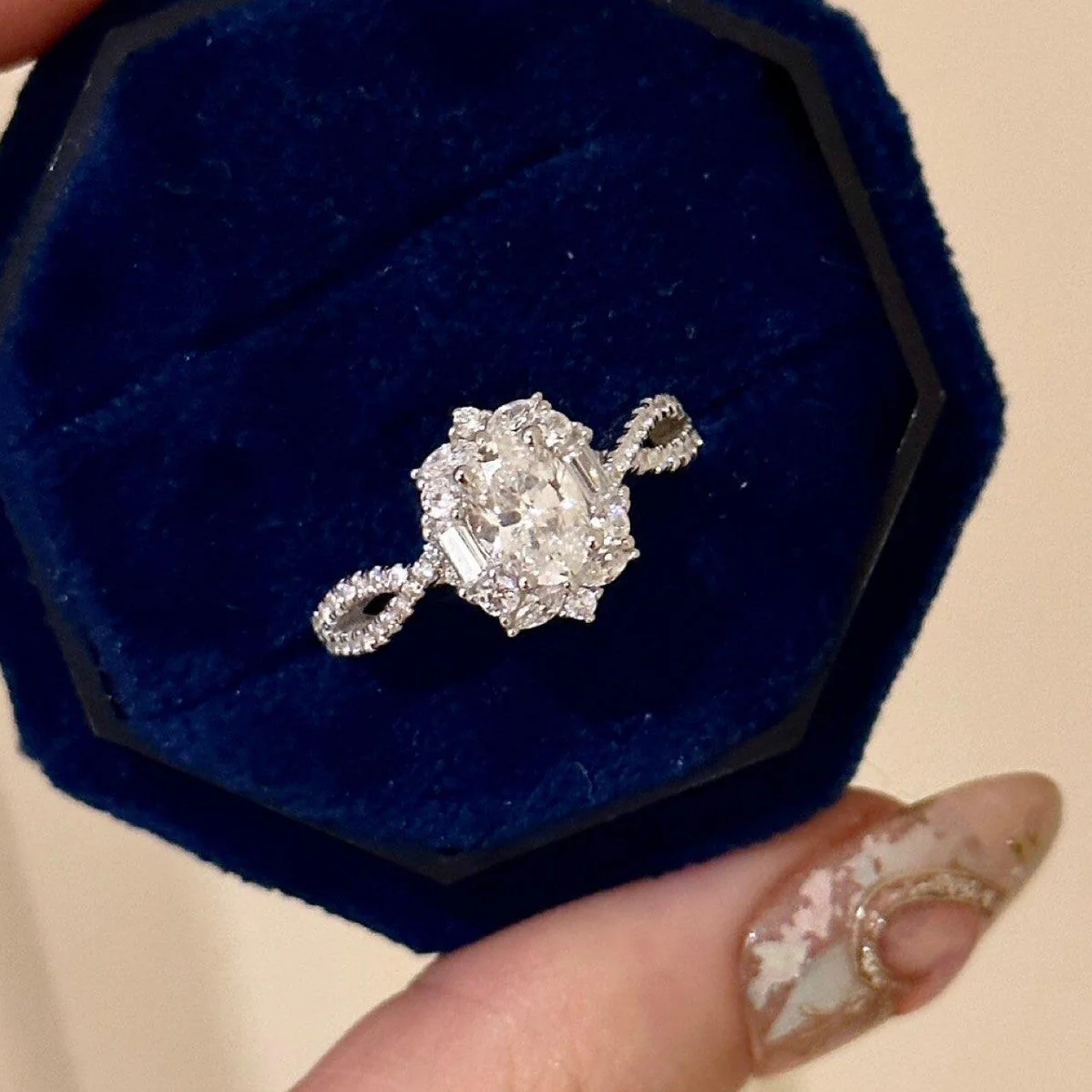 All-body S925 Sterling Silver Fashion Fireworks with Pigeon Egg Oval Ring