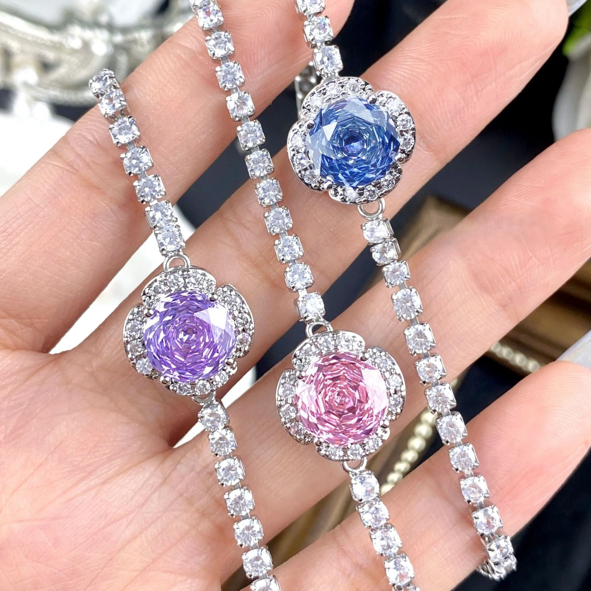 Octagonal rose Chetansang blue flower bracelet inlaid with high carbon diamond.