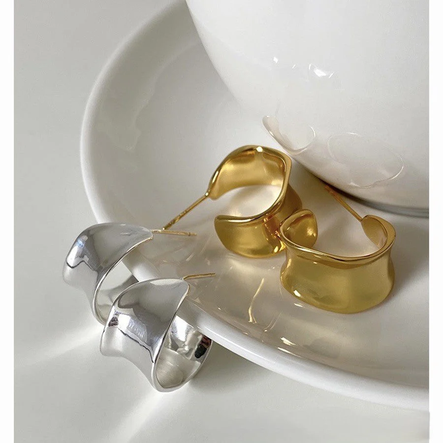 Irregular wide surface C-shaped smooth surface S925 silver needle earrings