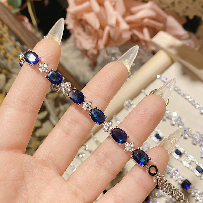 18K micro-inlaid diamond-encrusted colorful Tanzanian blue bracelet.