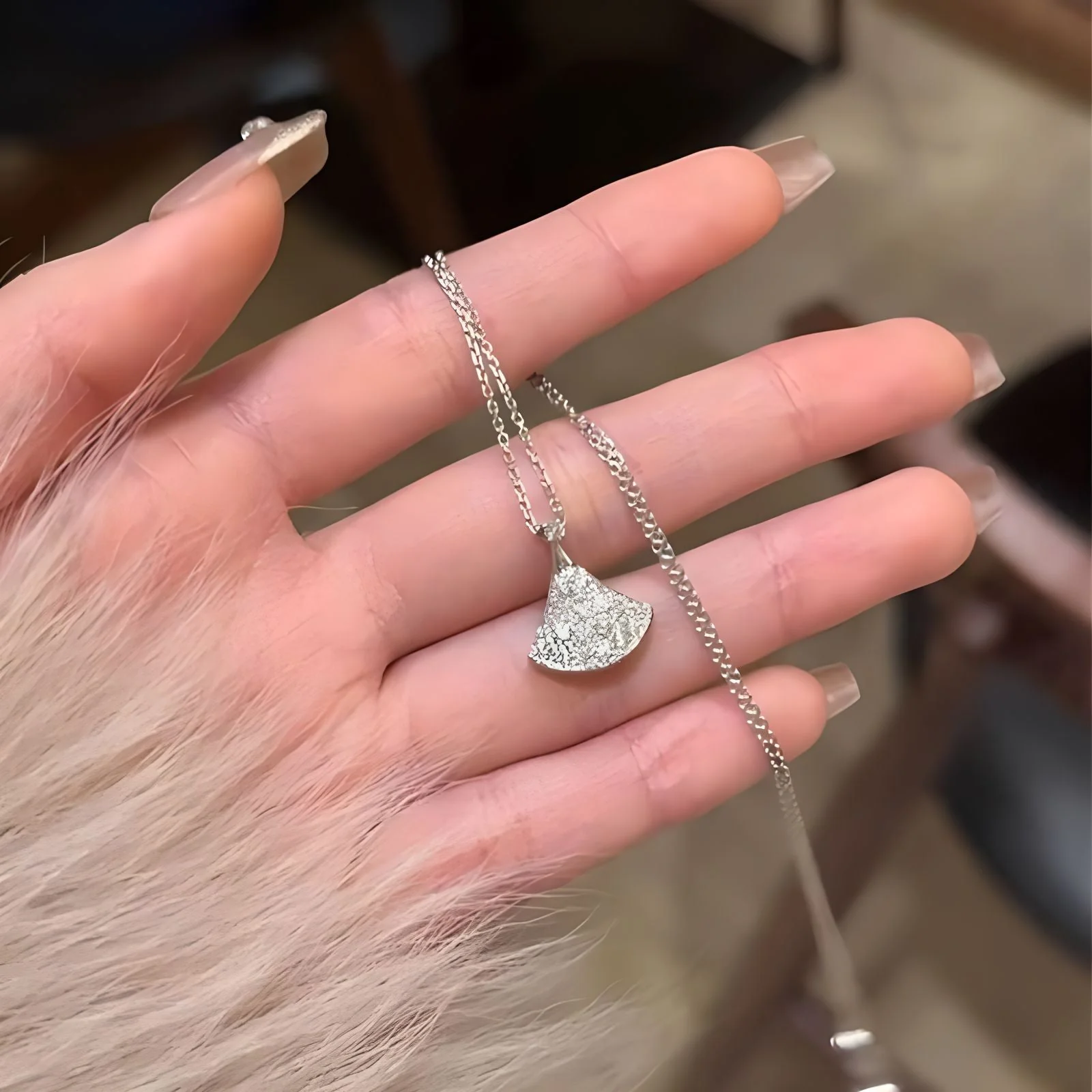 S925 sterling silver diamond-encrusted skirt necklace