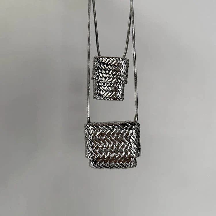 Silver braided bag necklace