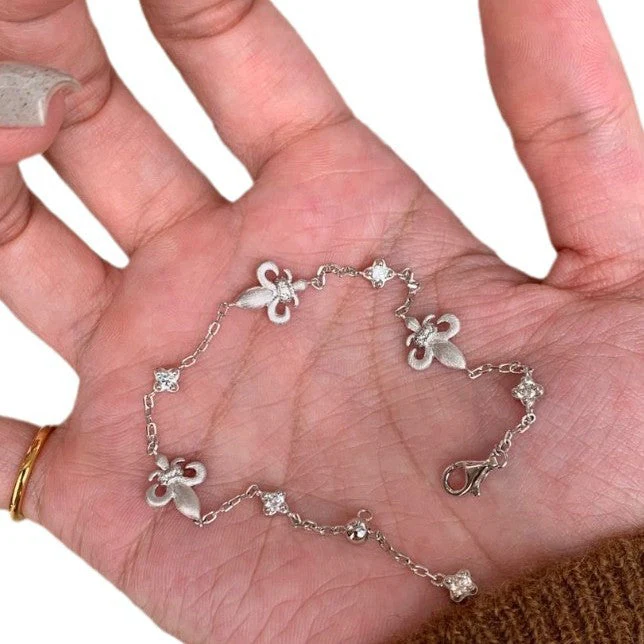 Brushed Iris Flower Diamond Bracelet