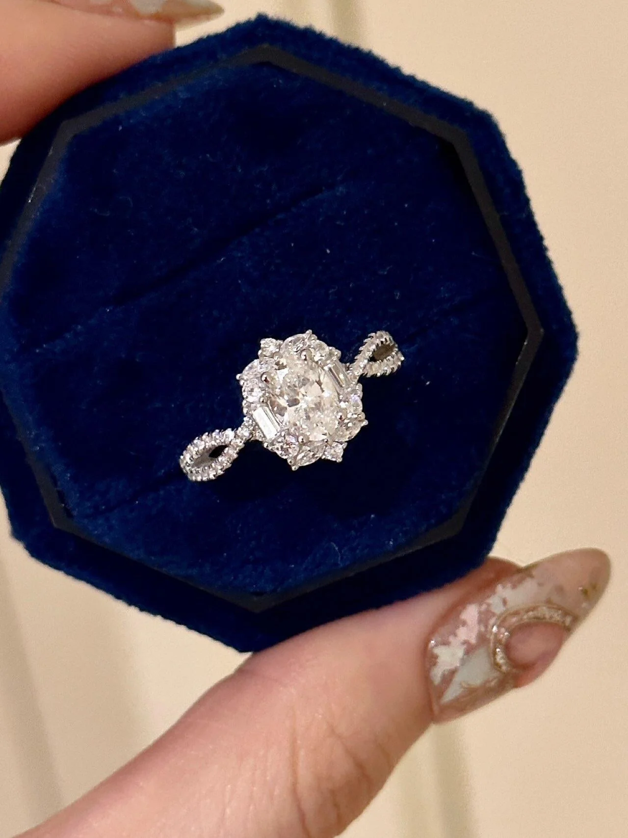 All-body S925 Sterling Silver Fashion Fireworks with Pigeon Egg Oval Ring