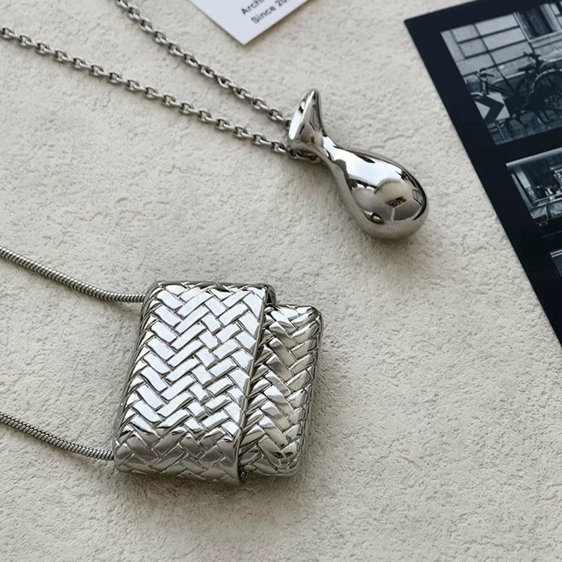 Silver braided bag necklace