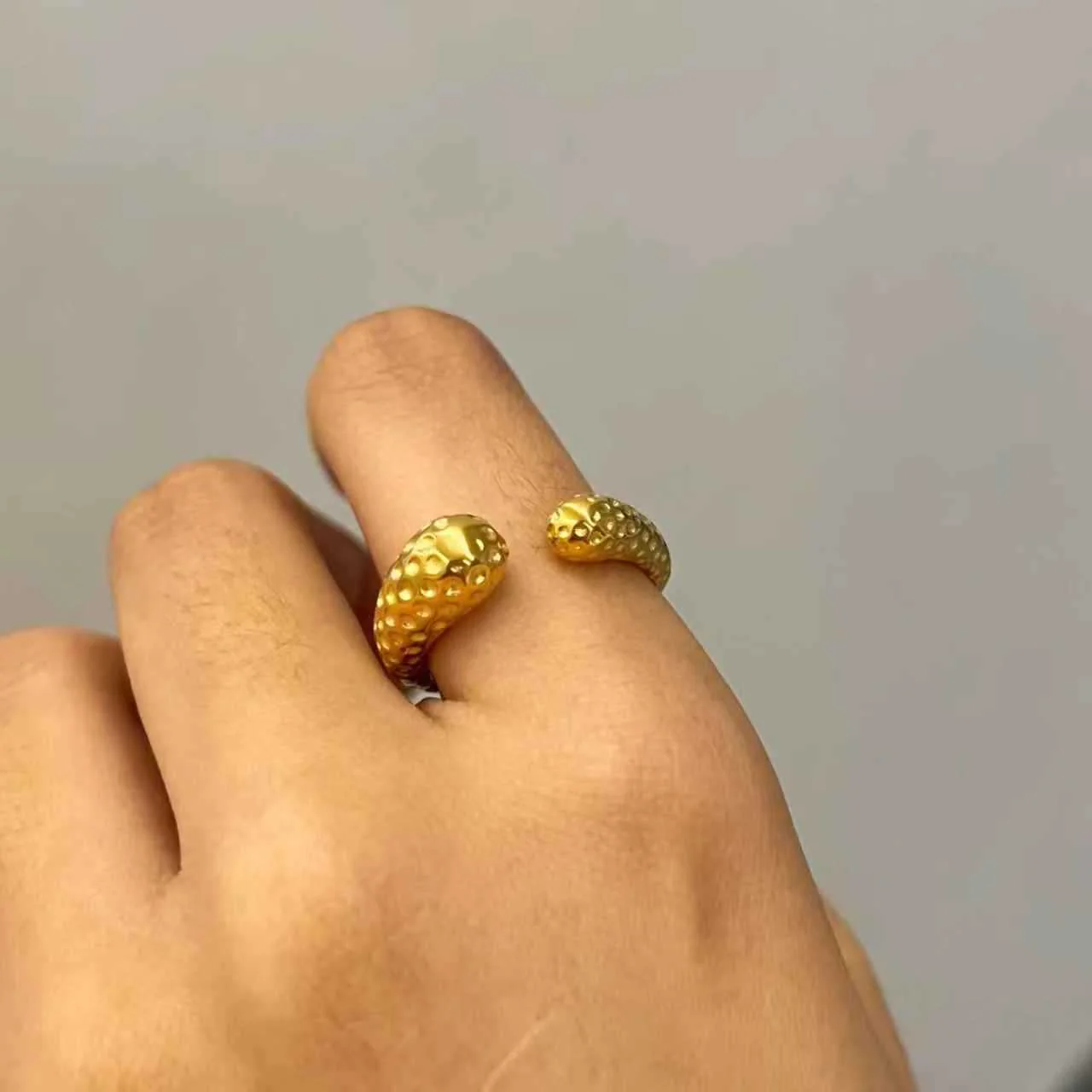Electroplating gold on stainless steel ring in PVD vacuum furnace