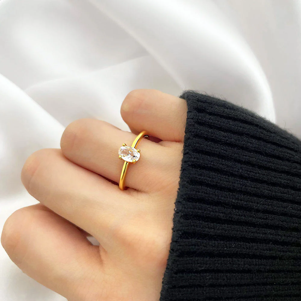 Stainless steel ring color zircon electroplating 18K gold.