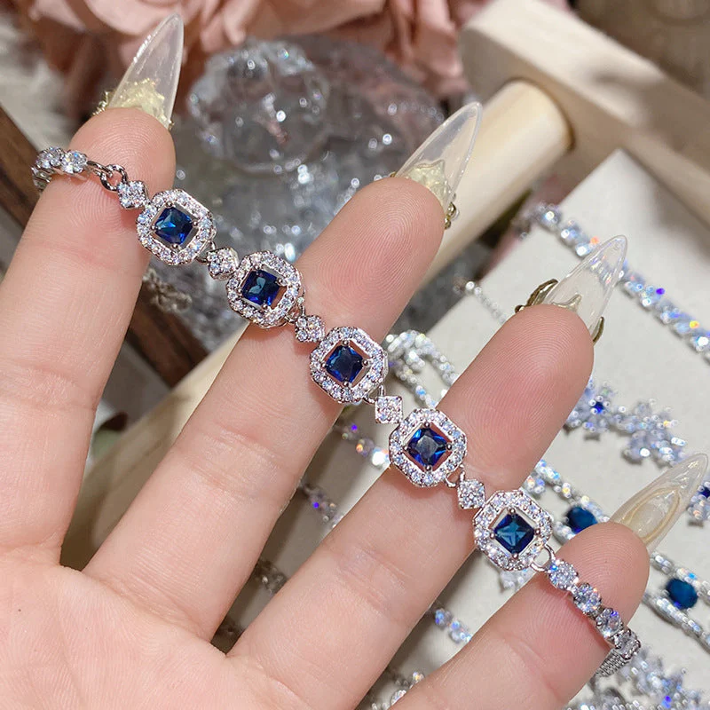 18K micro-inlaid diamond-encrusted colorful Tanzanian blue bracelet.