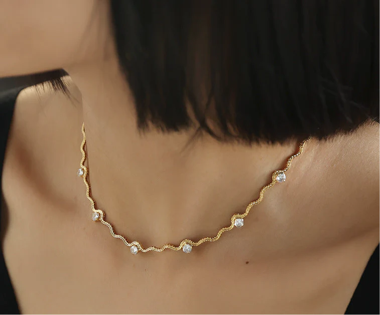 Zircon Embellished Irregular Chain Necklace