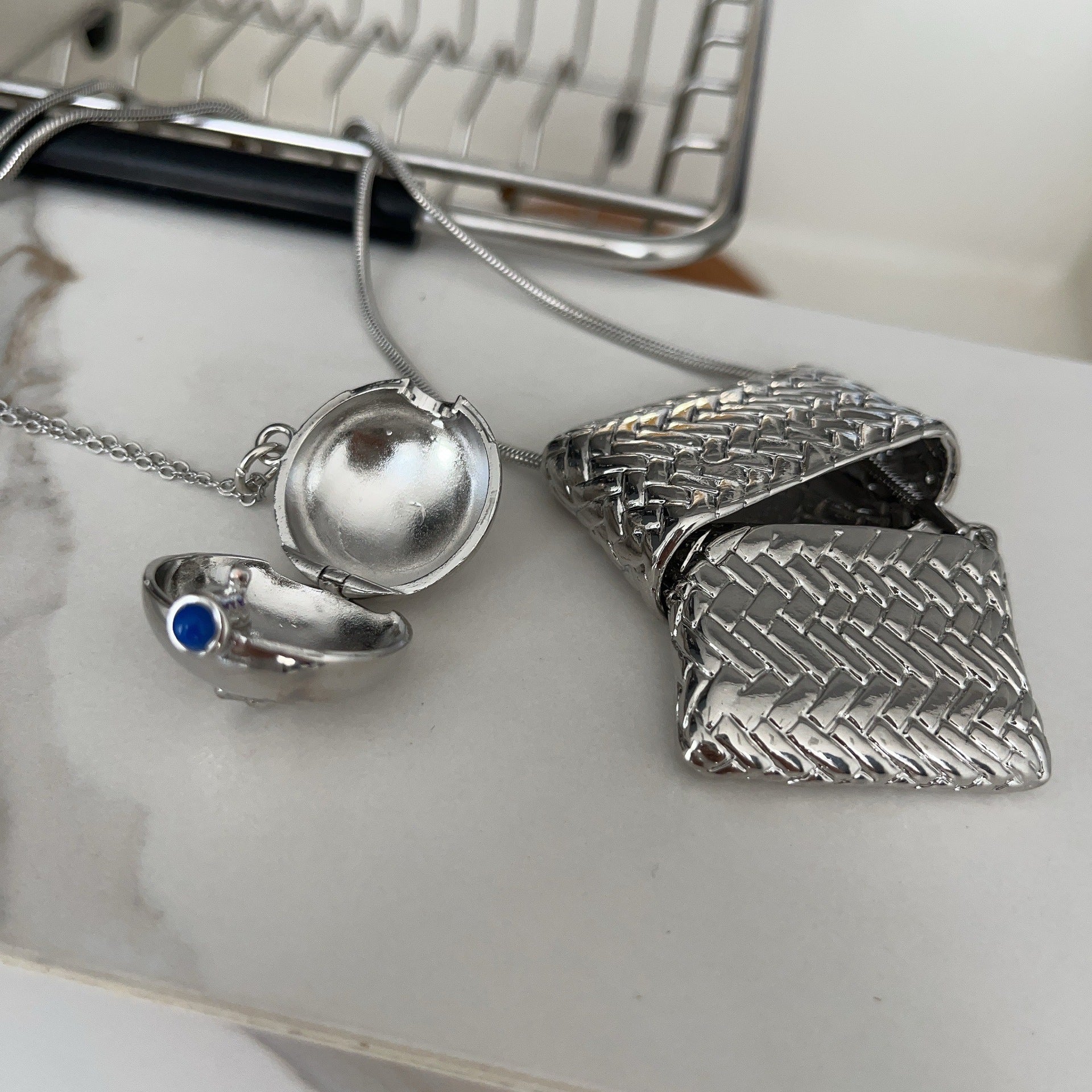 Silver braided bag necklace