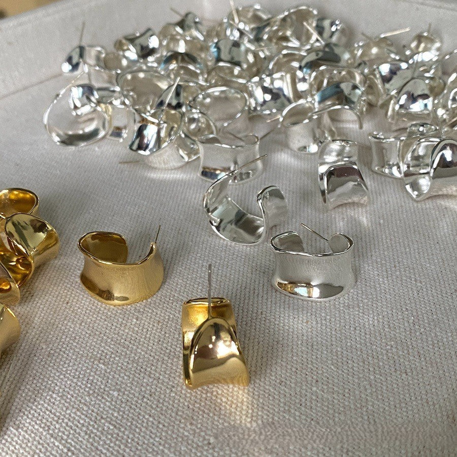 Irregular wide surface C-shaped smooth surface S925 silver needle earrings