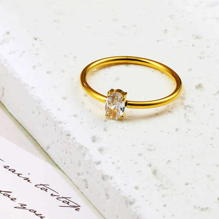 Stainless steel ring color zircon electroplating 18K gold.
