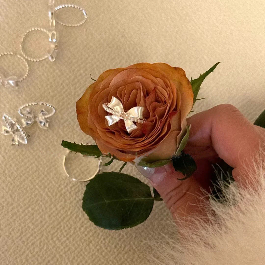 S925 Sterling Silver Powder Zirconium Twist Bow Ring