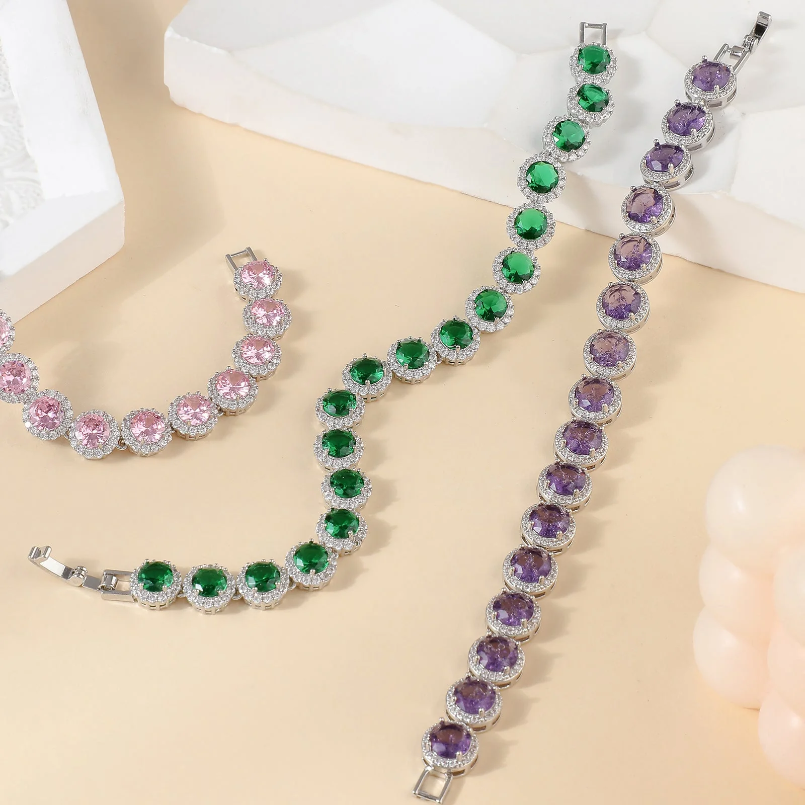 Hollow round bracelet with gold-plated inlaid zircon