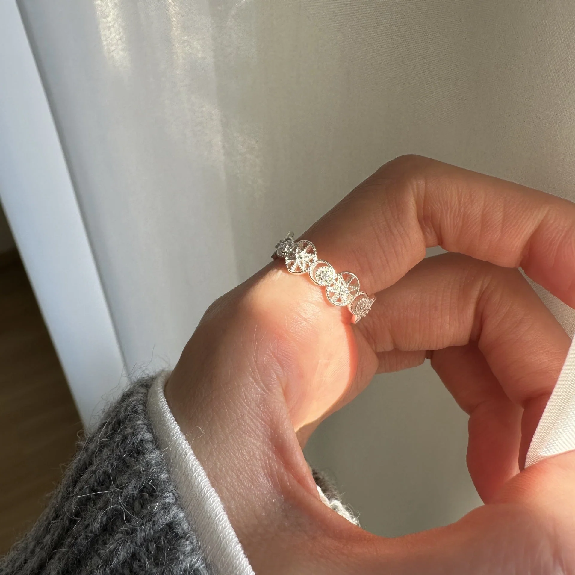 925 Sterling Silver Oval Diamond-encrusted Eight Mans Star Ring