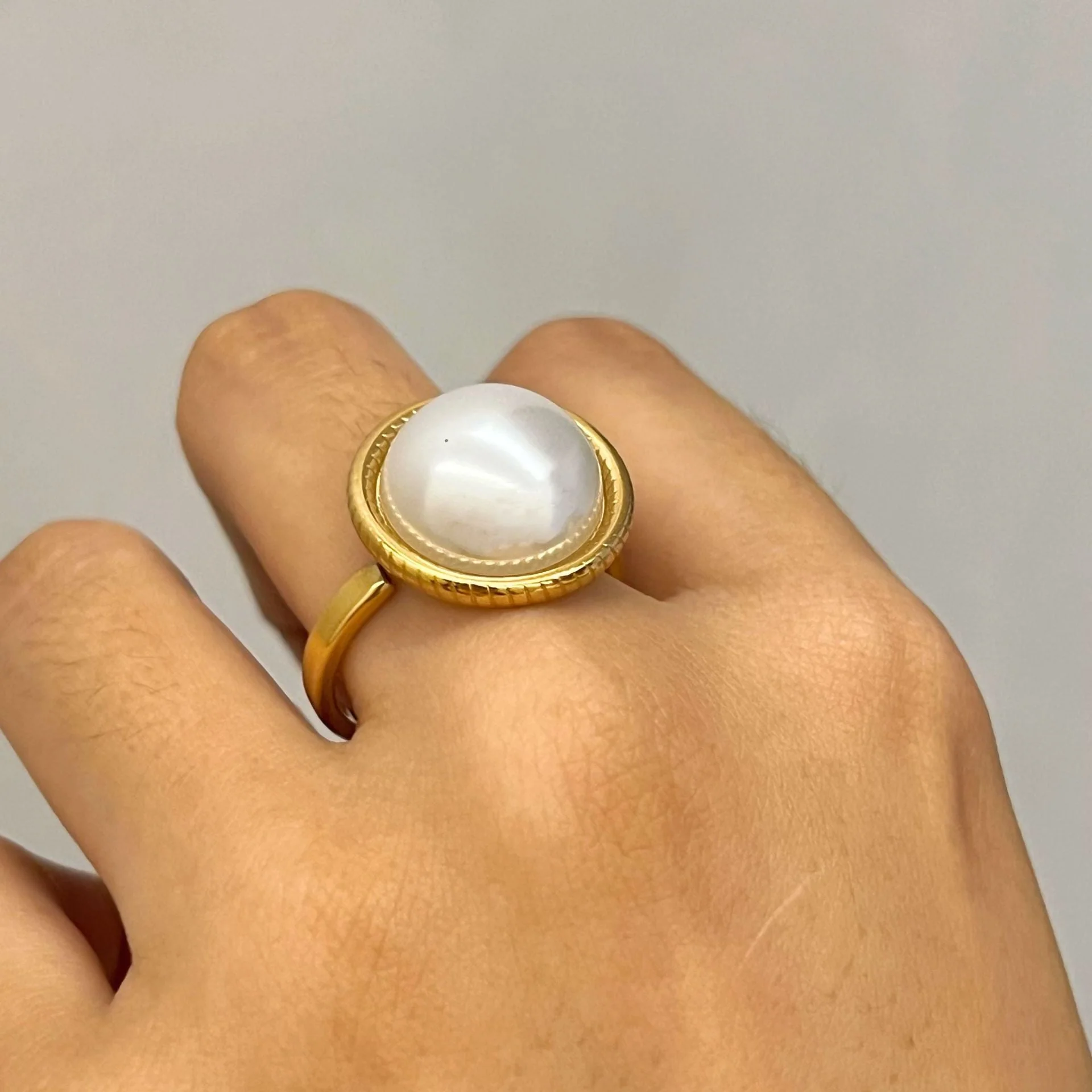 Electroplating gold on stainless steel ring in PVD vacuum furnace