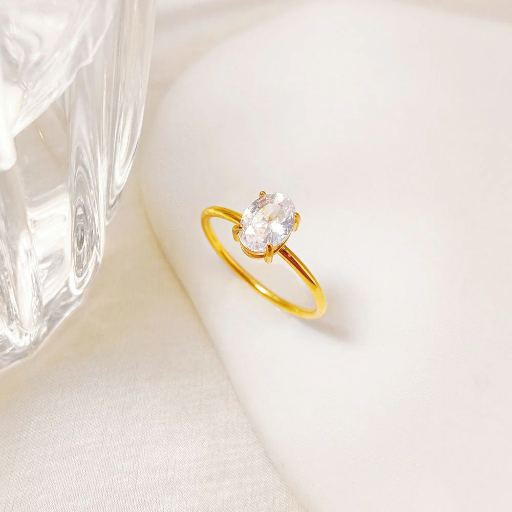 Stainless steel ring color zircon electroplating 18K gold.