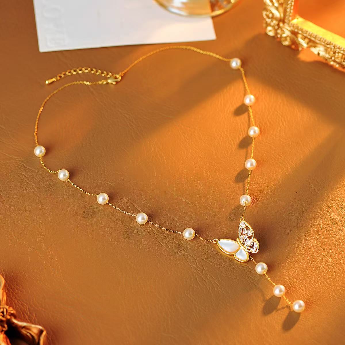 Butterfly Pendant Design Natural Freshwater Pearl Necklace