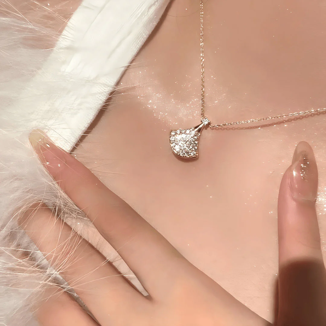 S925 sterling silver diamond-encrusted skirt necklace