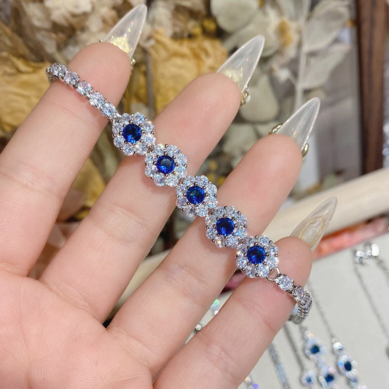 18K micro-inlaid diamond-encrusted colorful Tanzanian blue bracelet.