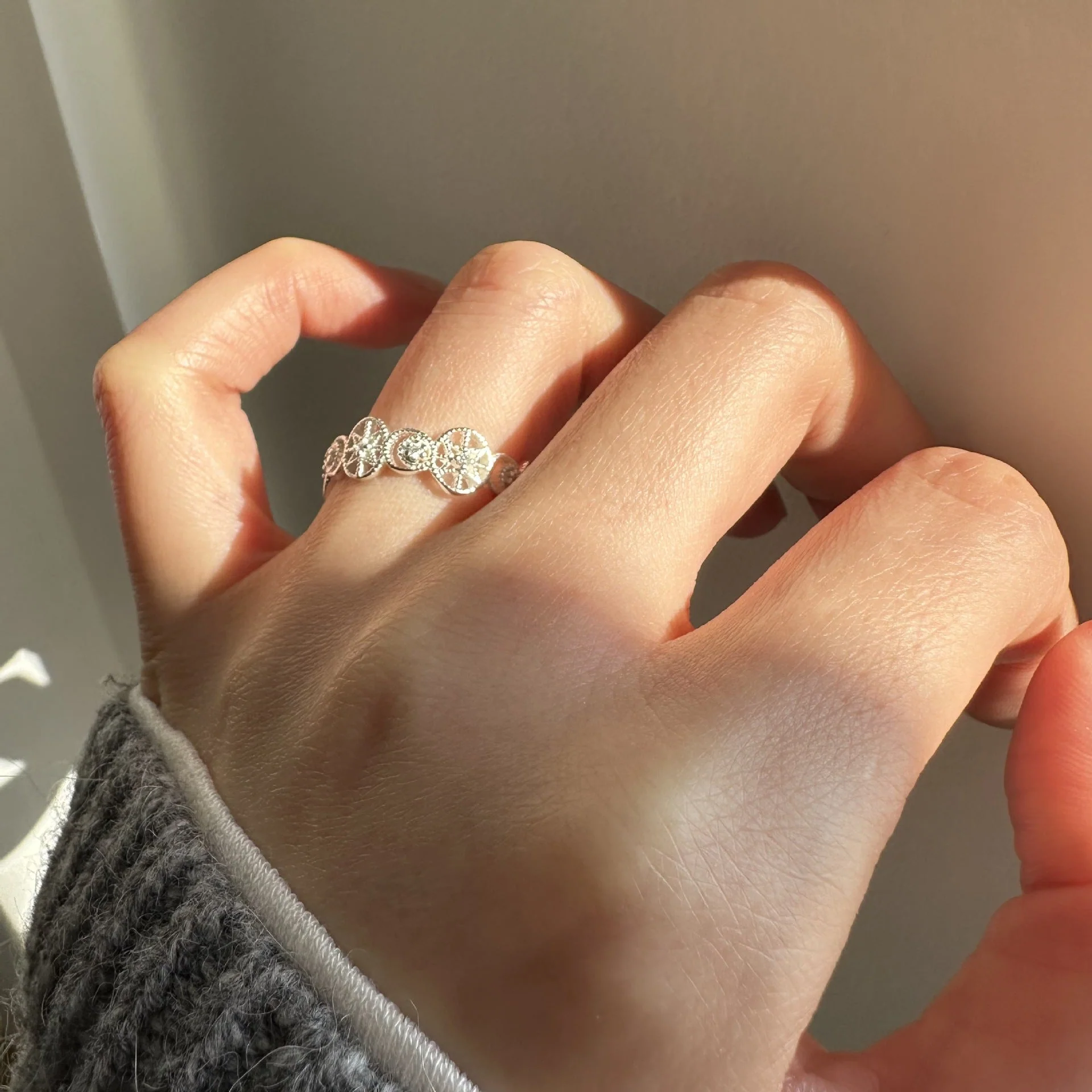 925 Sterling Silver Oval Diamond-encrusted Eight Mans Star Ring