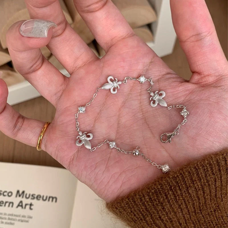 Brushed Iris Flower Diamond Bracelet