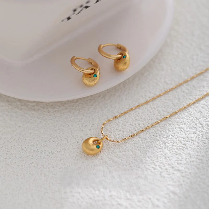 Emerald zircon necklace sand gold earrings