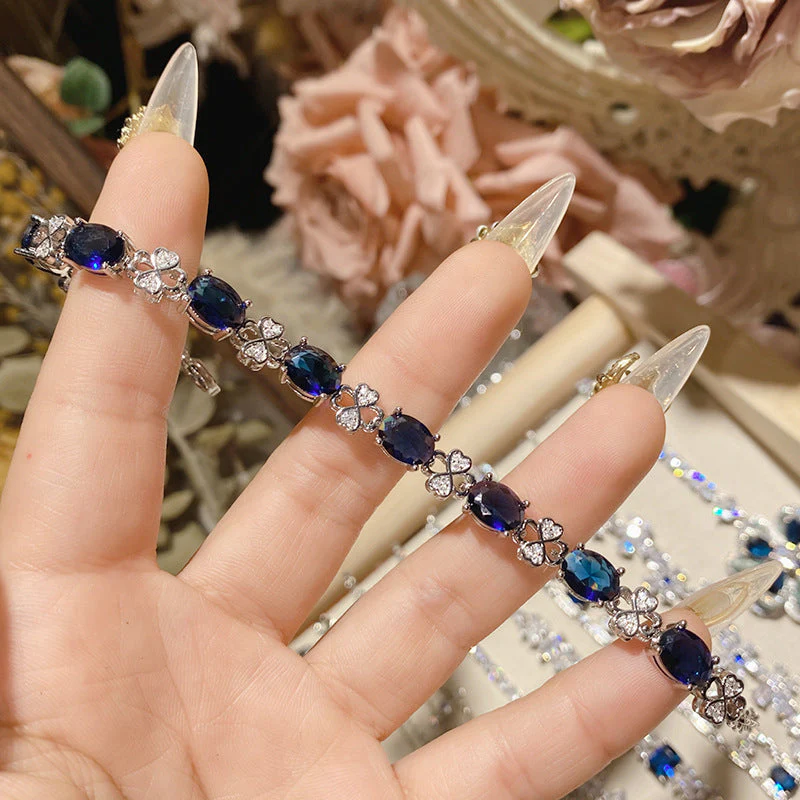 18K micro-inlaid diamond-encrusted colorful Tanzanian blue bracelet.