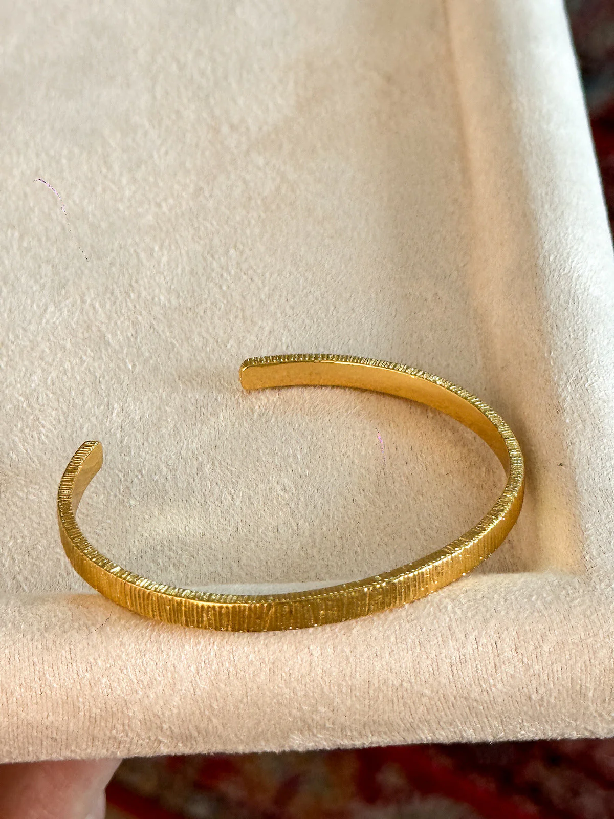 Blue Zircon Vertical Wide-Edge Thin Half-Bangle Bracelet (Gold Version)