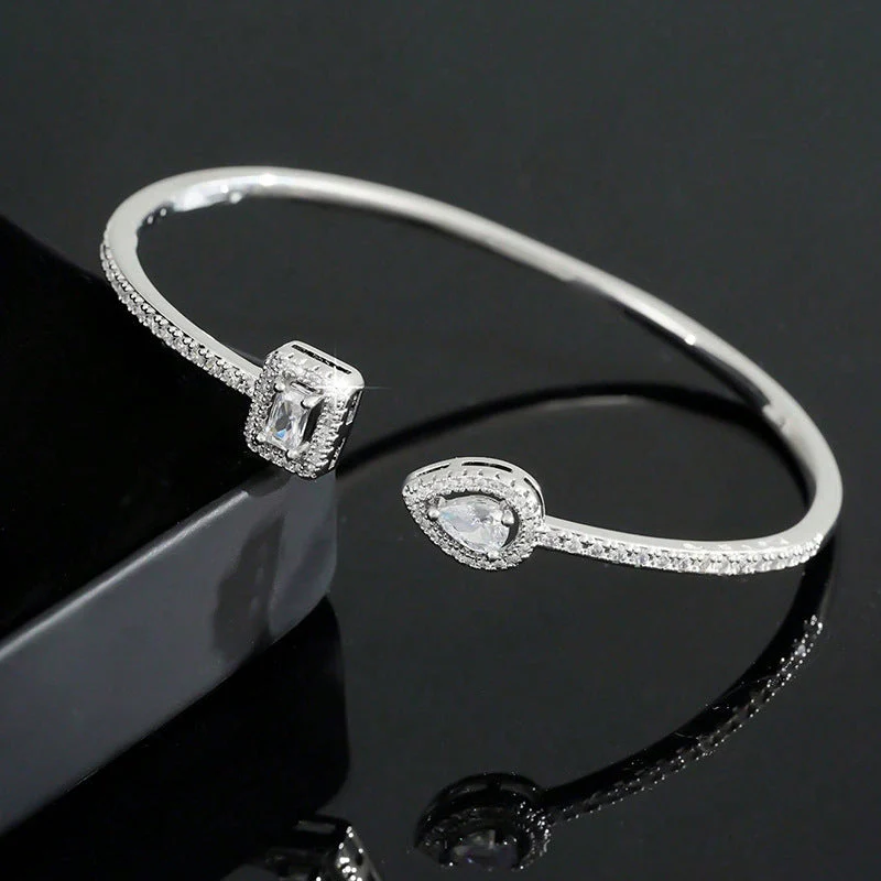 Bracelet with adjustable opening