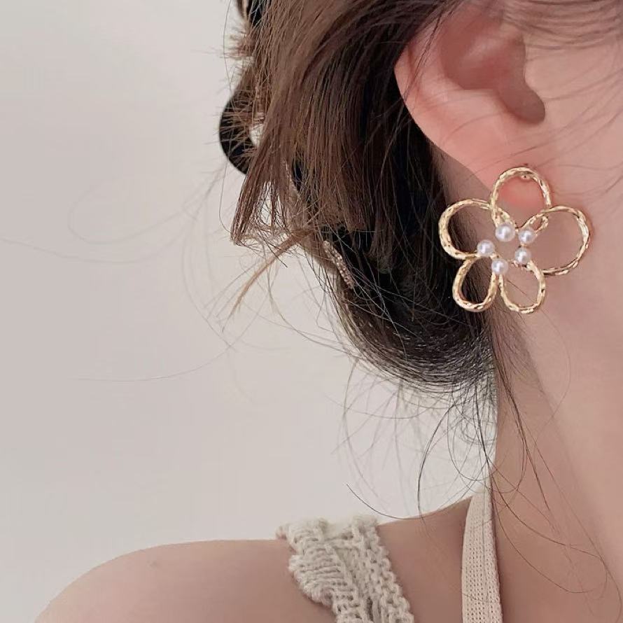 Hollow-out Flower Earrings Gold-plated Copper based