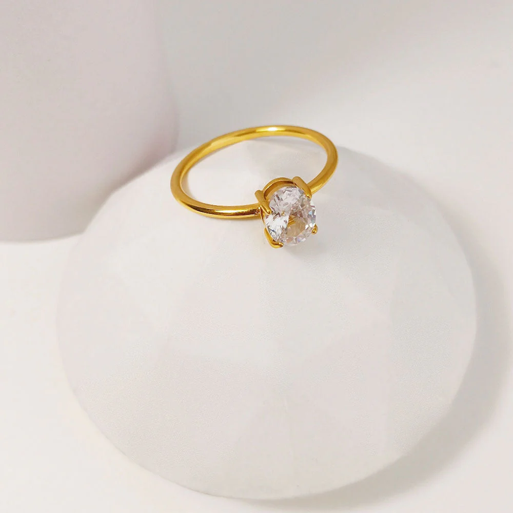 Stainless steel ring color zircon electroplating 18K gold.