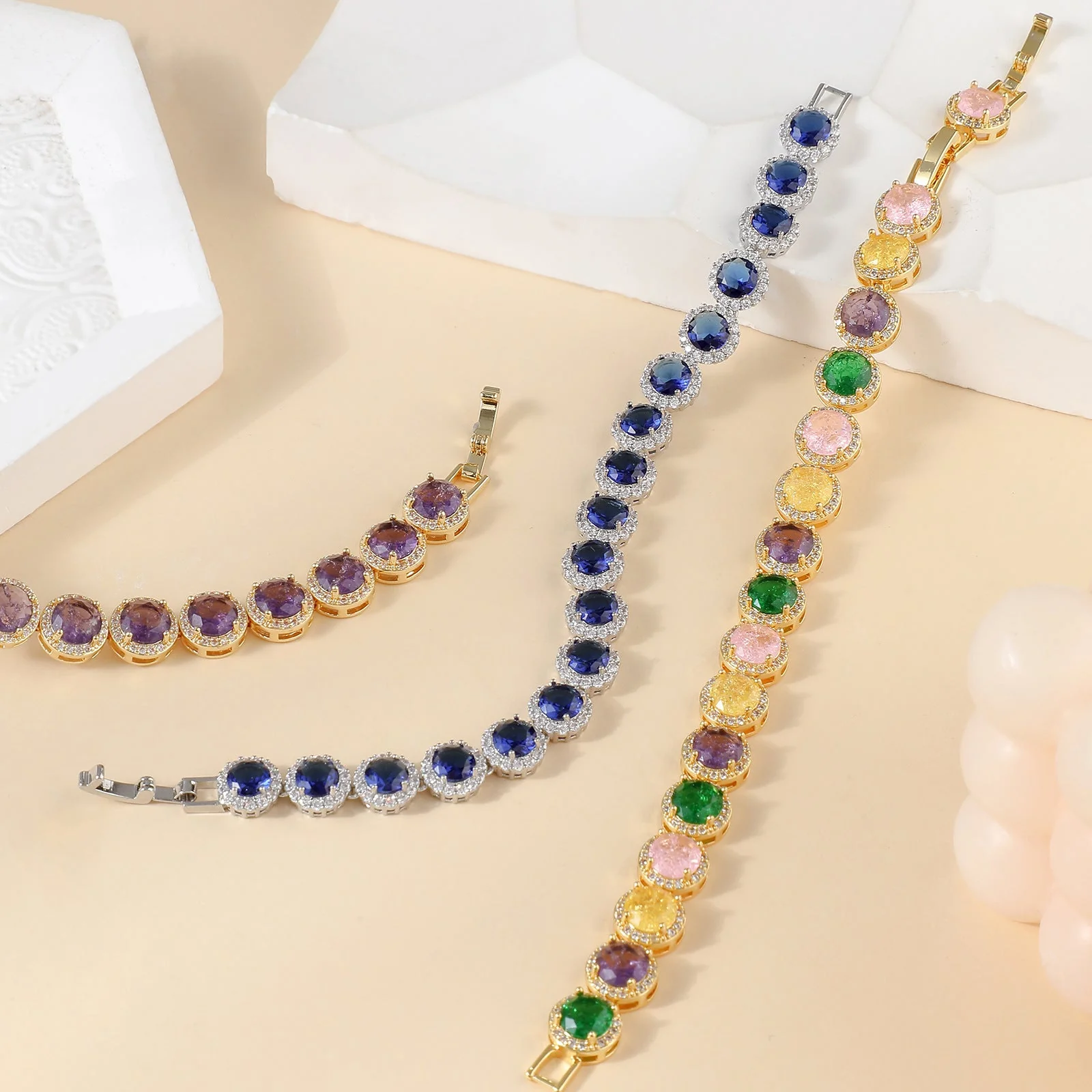 Hollow round bracelet with gold-plated inlaid zircon