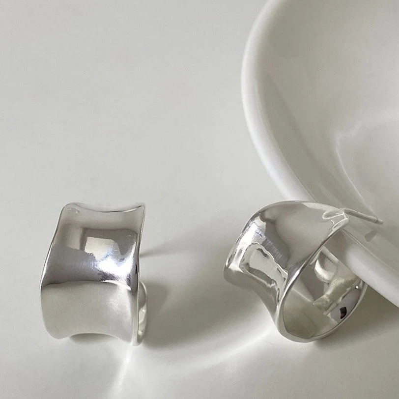 Irregular wide surface C-shaped smooth surface S925 silver needle earrings