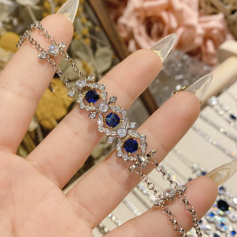 18K micro-inlaid diamond-encrusted colorful Tanzanian blue bracelet.