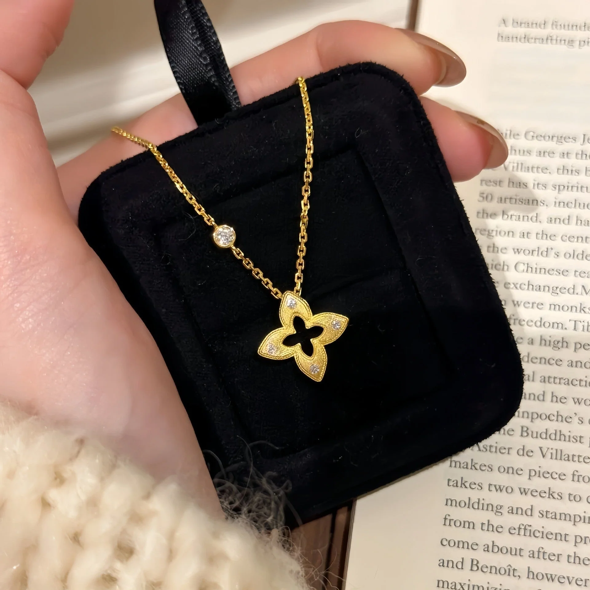 Retro Cut Out Brushed Four-Leaf Clover Bracelet