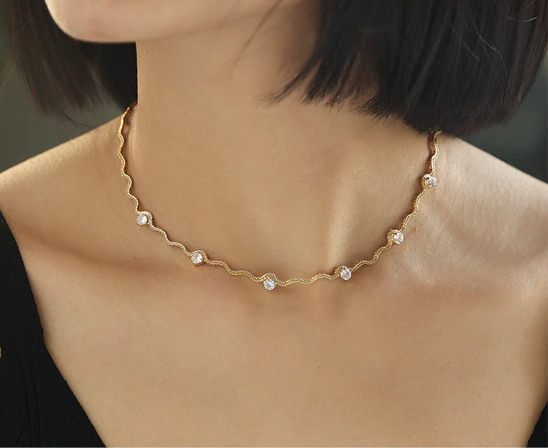 Zircon Embellished Irregular Chain Necklace