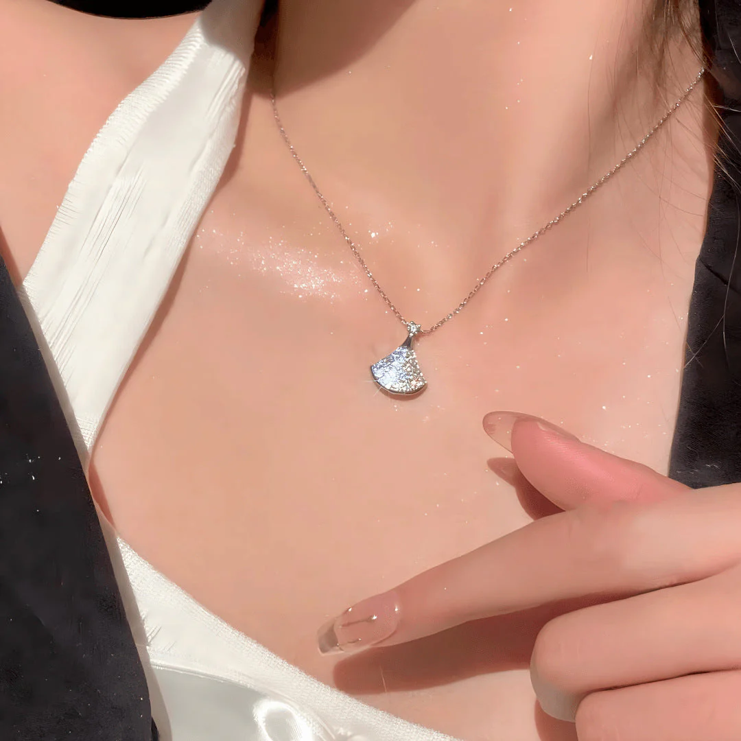 S925 sterling silver diamond-encrusted skirt necklace