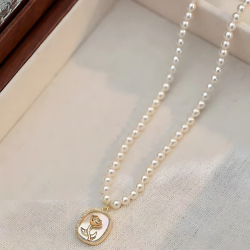 Rose Square Fritillaria Pearl Necklace